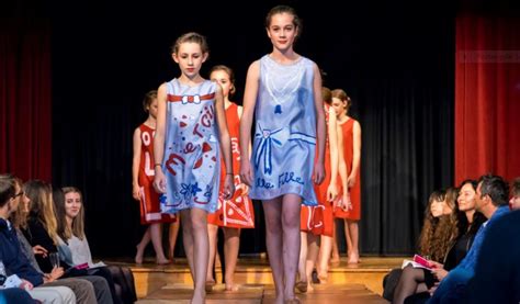 How to Organize a Student Fashion Show .